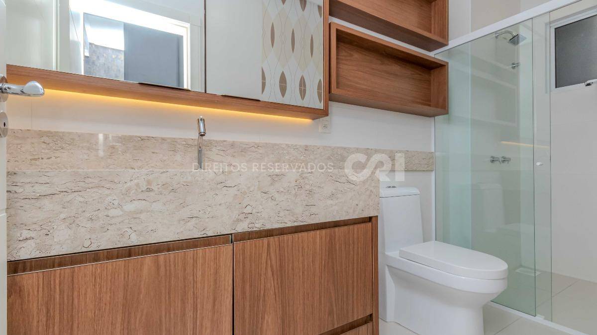 Apartamento com 4 suítes no edifício Mount Everest na Meia Praia em Itapema
