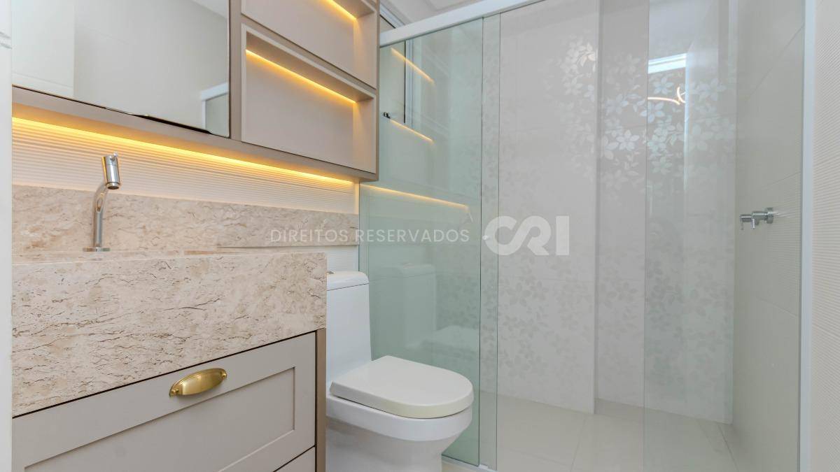 Apartamento com 4 suítes no edifício Mount Everest na Meia Praia em Itapema