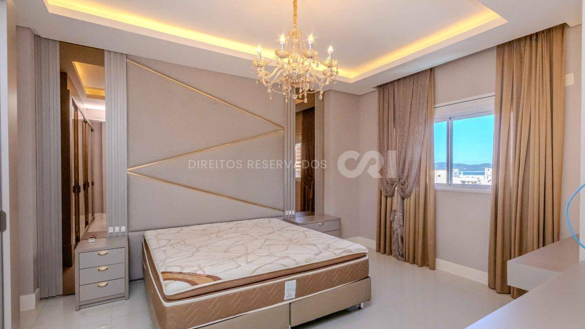 Apartamento com 4 suítes no edifício Mount Everest na Meia Praia em Itapema