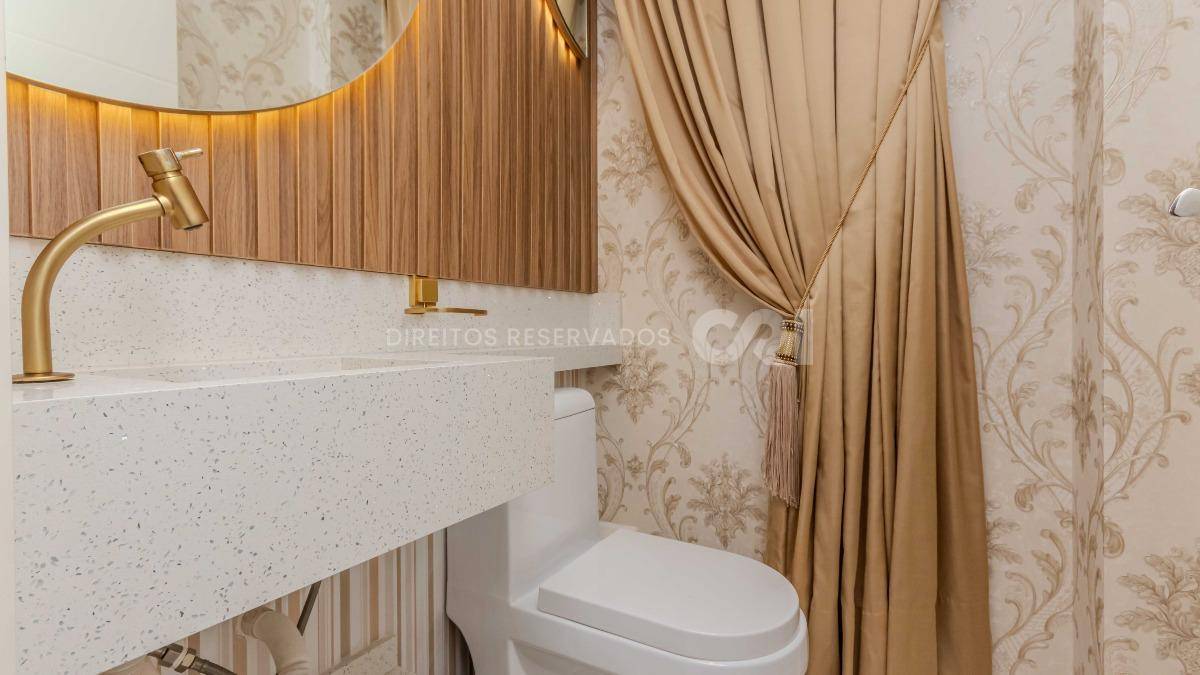 Apartamento com 4 suítes no edifício Mount Everest na Meia Praia em Itapema