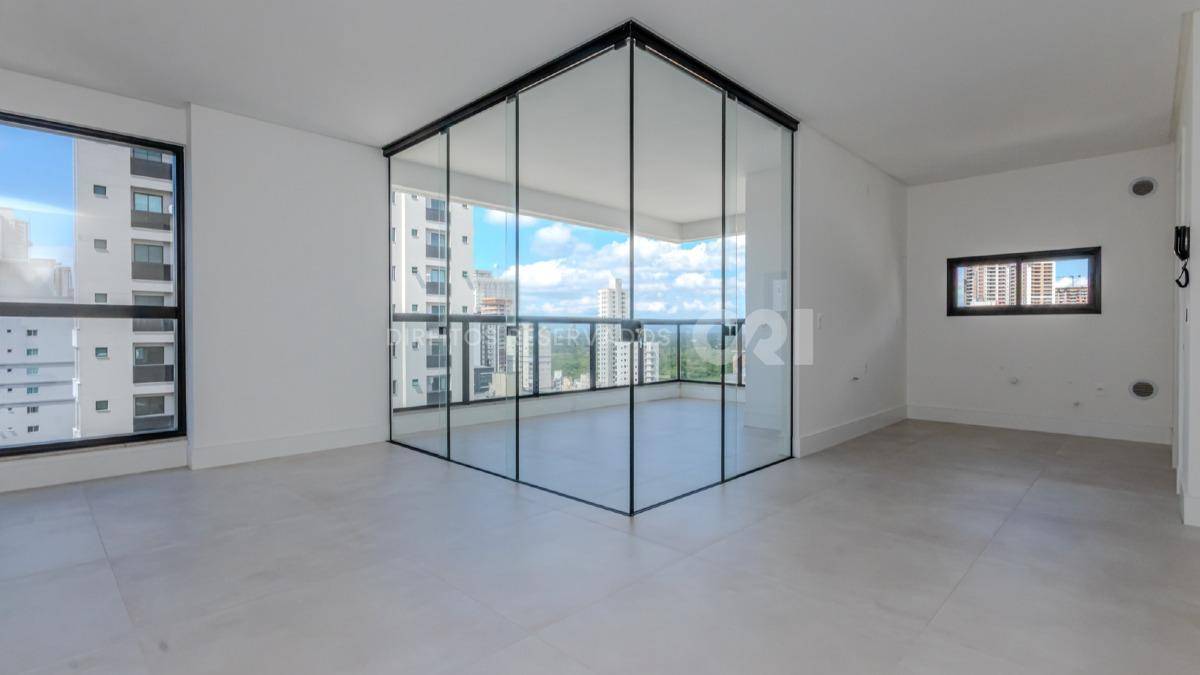 Apartamento com 3 suítes no edifício Fiori Del Mare na Meia Praia, Itapema