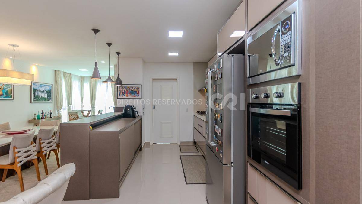 Apartamento mobiliado com 3 suítes no Munique Residence na Meia Praia em Itapema