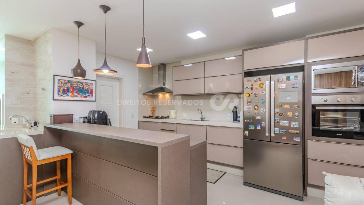 Apartamento mobiliado com 3 suítes no Munique Residence na Meia Praia em Itapema