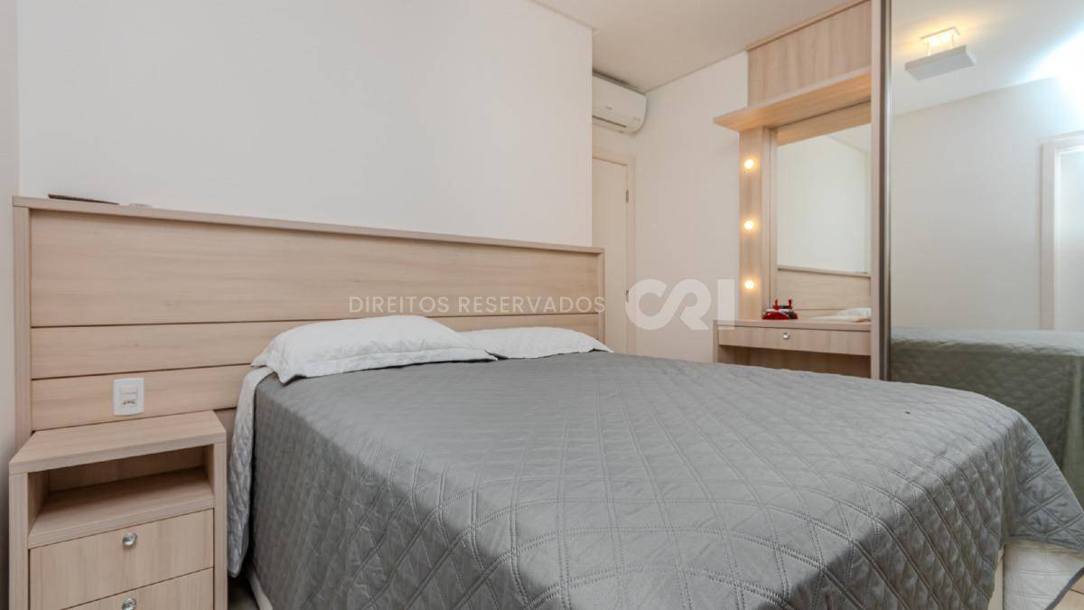 Apartamento mobiliado com 3 suítes no Munique Residence na Meia Praia em Itapema