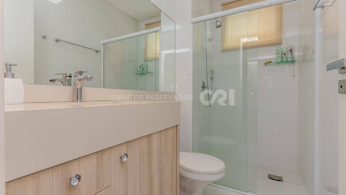 Apartamento mobiliado com 3 suítes no Munique Residence na Meia Praia em Itapema