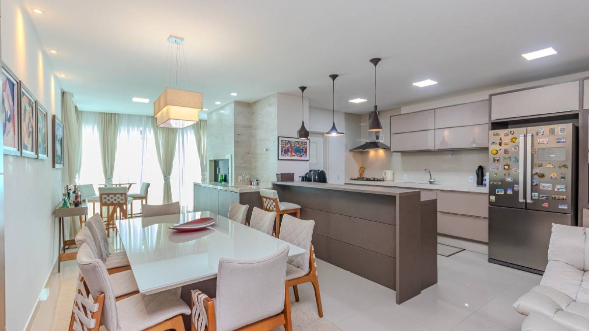 Apartamento mobiliado com 3 suítes no Munique Residence na Meia Praia em Itapema