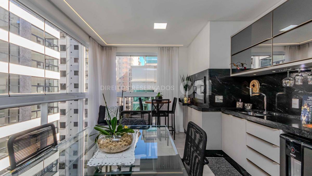 Apartamento com 3 suítes no Sole Del Mare Residenziale na Meia Praia, Itapema