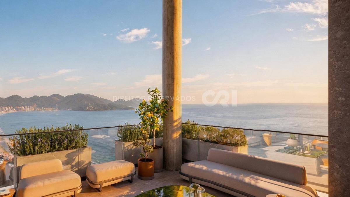 Apartamento com 4 suítes no Edifício Vitreo 271 na Meia Praia em Itapema