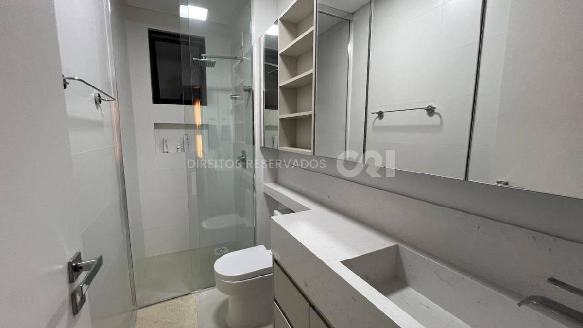Apartamento com 3 quartos no Edifício Vessel na Meia Praia em Itapema