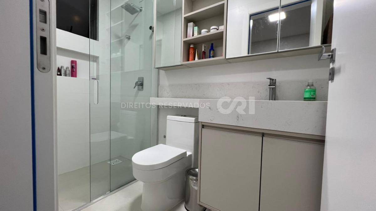 Apartamento com 3 quartos no Edifício Vessel na Meia Praia em Itapema