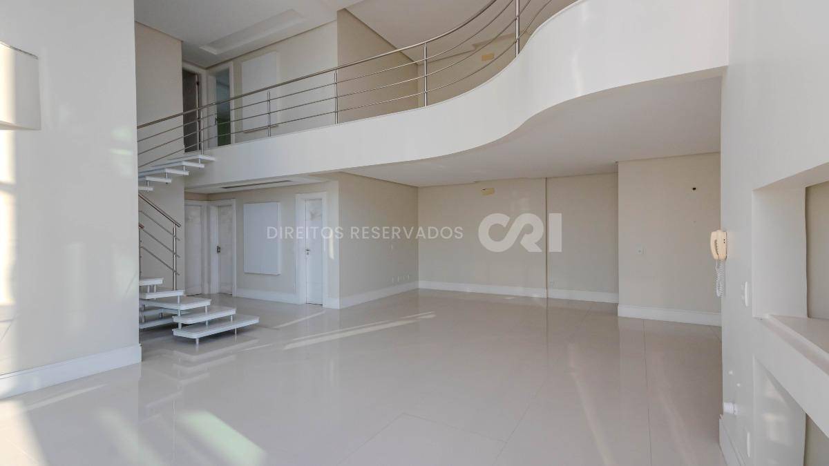 Apartamento duplex com 4 suítes no Edifício Le Majestic no Centro de Balneário Camboriú