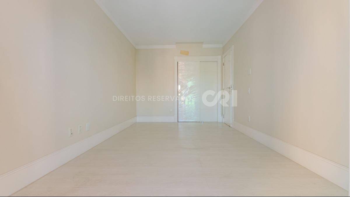 Apartamento duplex com 4 suítes no Edifício Le Majestic no Centro de Balneário Camboriú