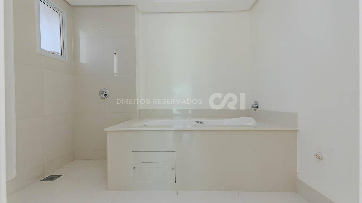 Apartamento duplex com 4 suítes no Edifício Le Majestic no Centro de Balneário Camboriú