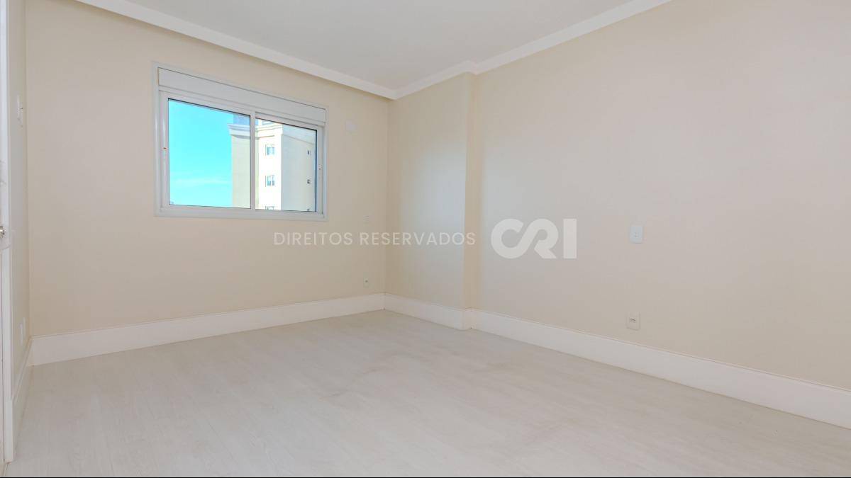 Apartamento duplex com 4 suítes no Edifício Le Majestic no Centro de Balneário Camboriú