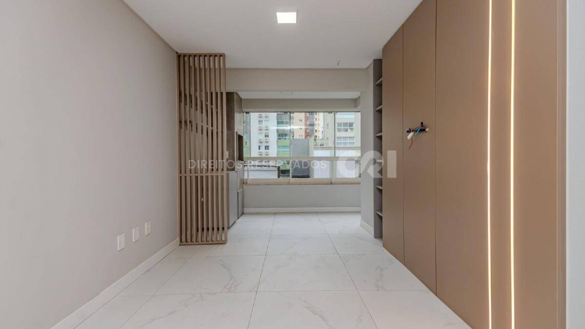 Apartamento com 3 dormitórios no Edifício Ana Capri no Centro em Balneário Camboriú