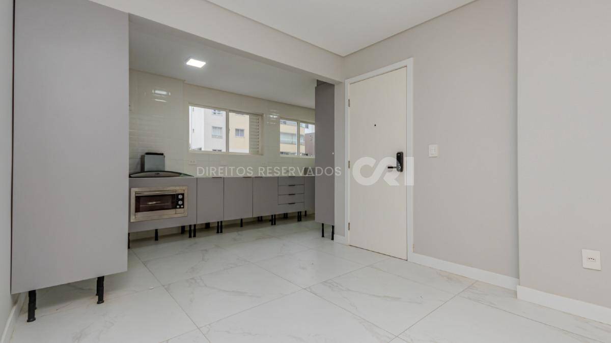 Apartamento com 3 dormitórios no Edifício Ana Capri no Centro em Balneário Camboriú