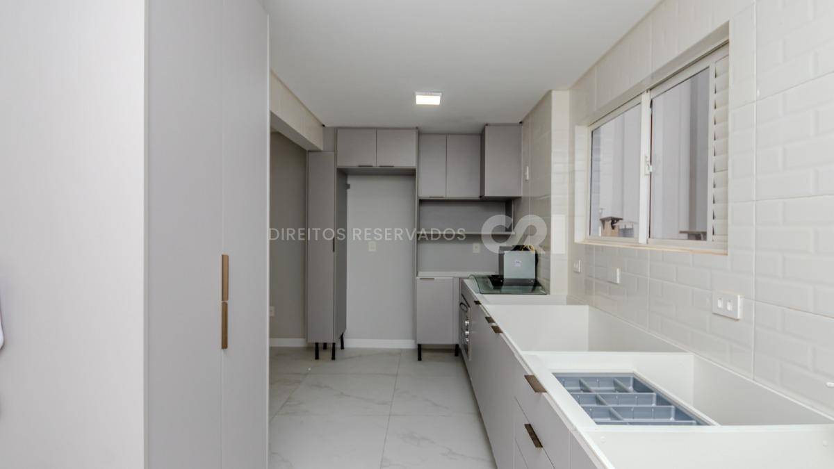 Apartamento com 3 dormitórios no Edifício Ana Capri no Centro em Balneário Camboriú