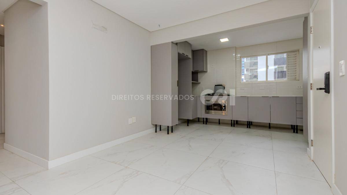 Apartamento com 3 dormitórios no Edifício Ana Capri no Centro em Balneário Camboriú
