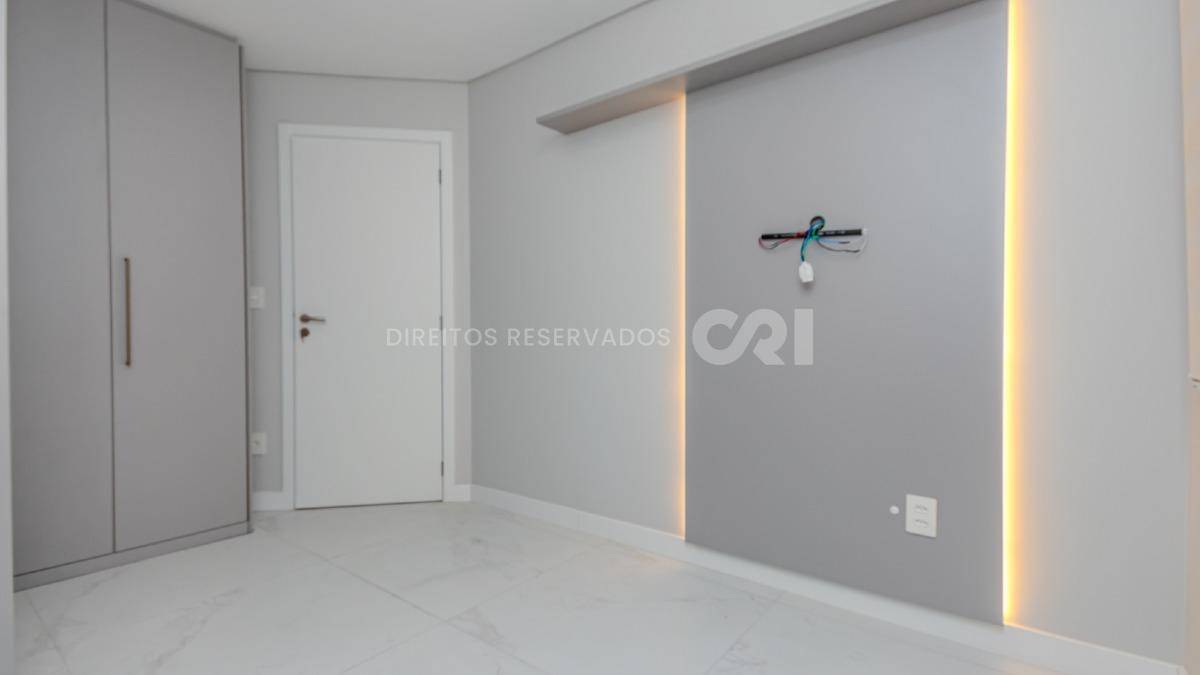 Apartamento com 3 dormitórios no Edifício Ana Capri no Centro em Balneário Camboriú