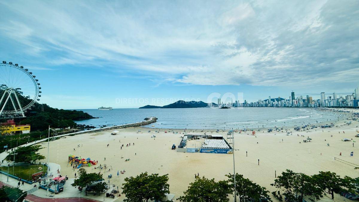 Apartamento Frente Mar com 3 Suítes no Edifício Arc de Triomphe no Pioneiros em Balneário Camboriú