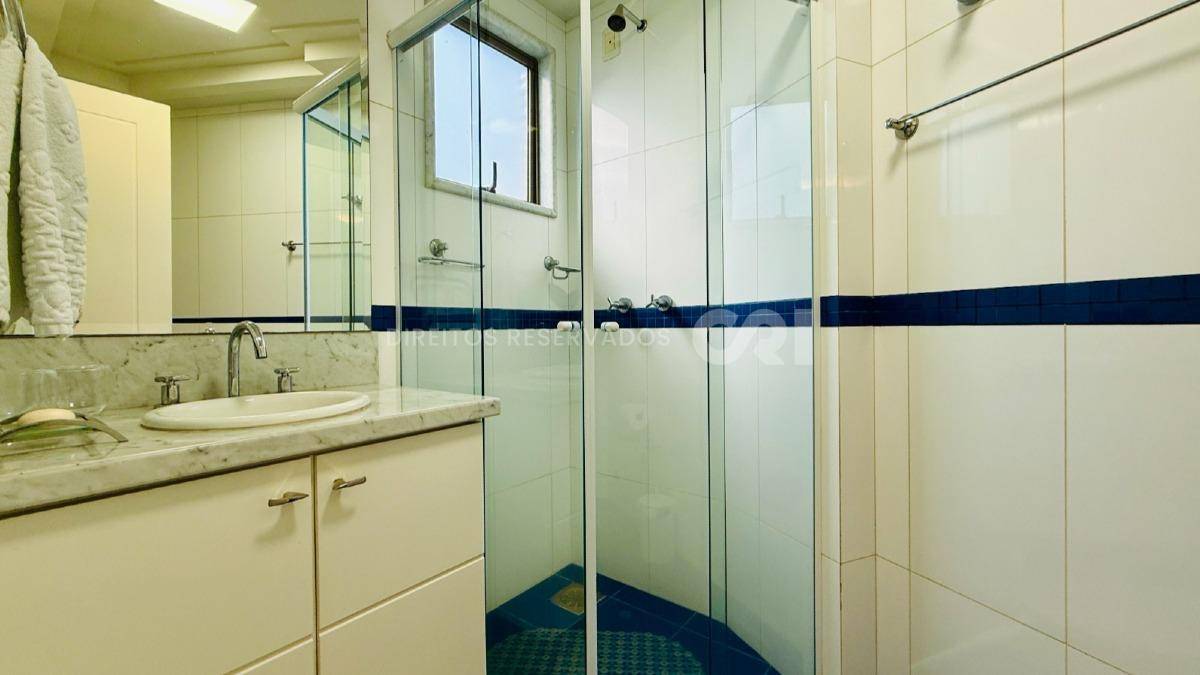 Apartamento Frente Mar com 3 Suítes no Edifício Arc de Triomphe no Pioneiros em Balneário Camboriú