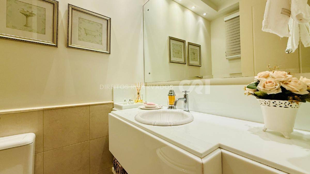 Apartamento Frente Mar com 3 Suítes no Edifício Arc de Triomphe no Pioneiros em Balneário Camboriú