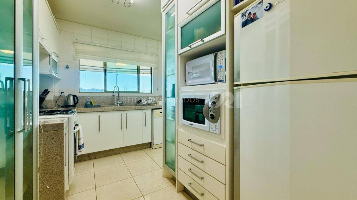 Apartamento Frente Mar com 3 Suítes no Edifício Arc de Triomphe no Pioneiros em Balneário Camboriú