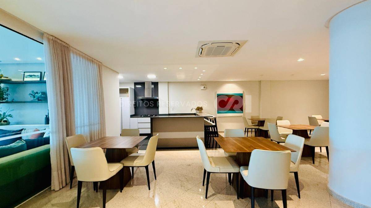 Apartamento Frente Mar com 3 Suítes no Edifício Arc de Triomphe no Pioneiros em Balneário Camboriú