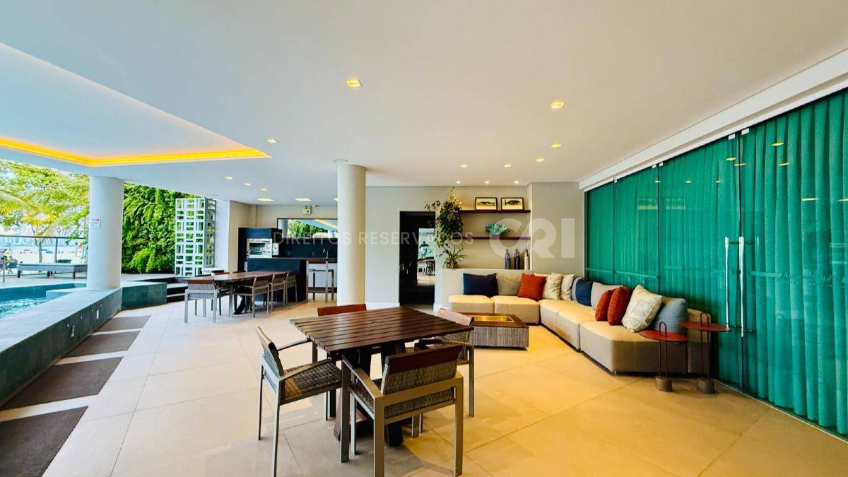 Apartamento Frente Mar com 3 Suítes no Edifício Arc de Triomphe no Pioneiros em Balneário Camboriú