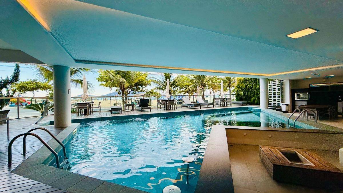 Apartamento Frente Mar com 3 Suítes no Edifício Arc de Triomphe no Pioneiros em Balneário Camboriú