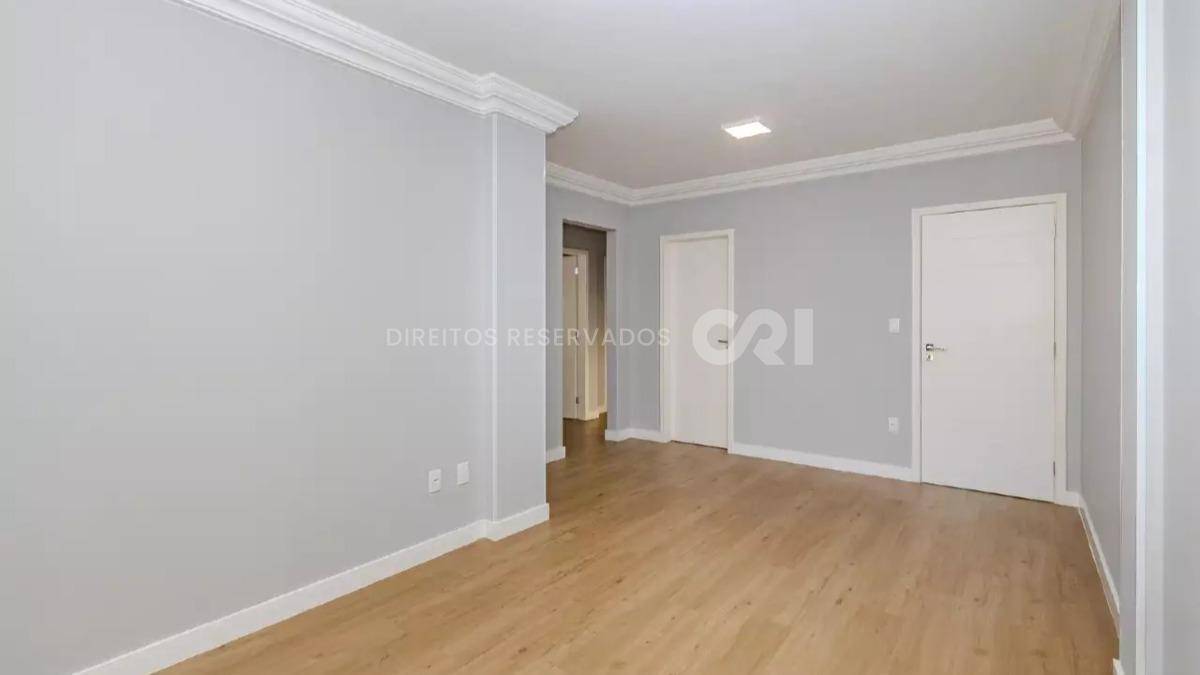 Apartamento com 3 quartos no Edifício Príncipe de Gales no Centro de Balneário Camboriú