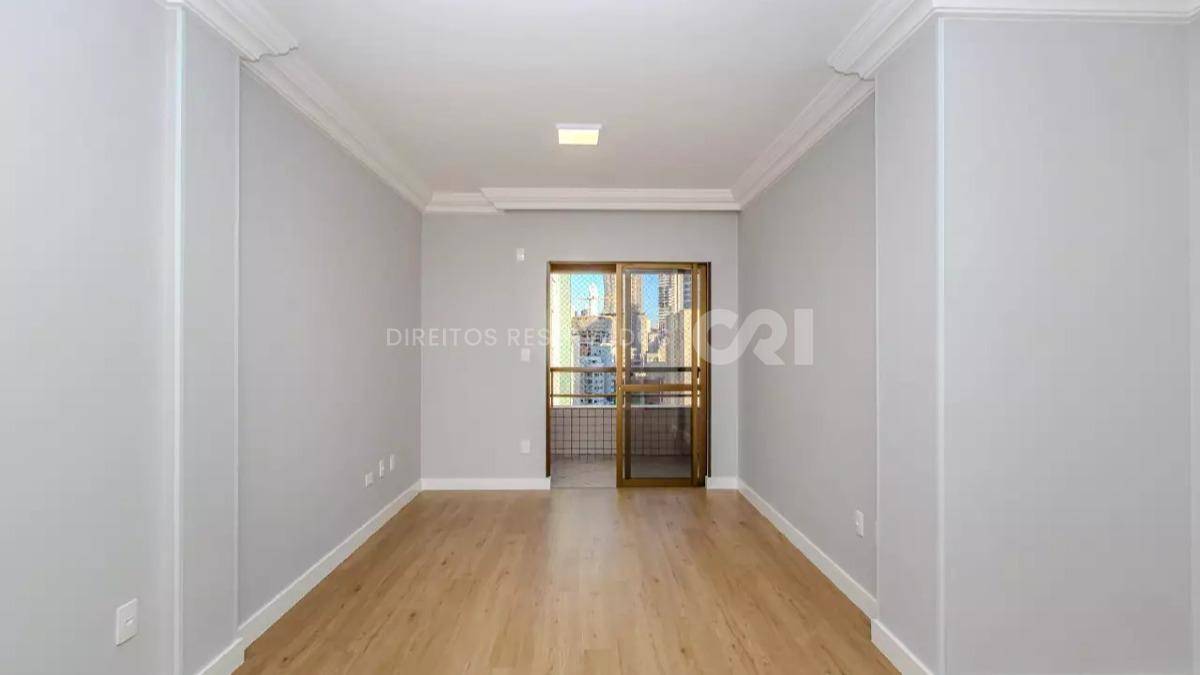 Apartamento com 3 quartos no Edifício Príncipe de Gales no Centro de Balneário Camboriú