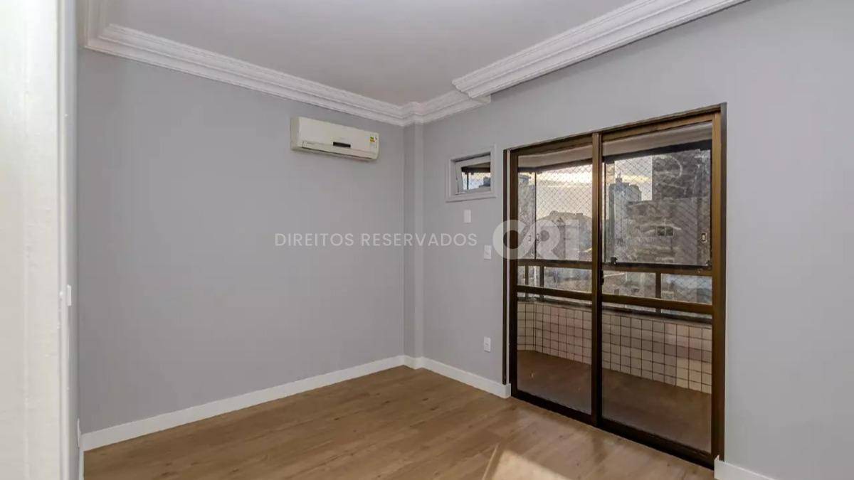 Apartamento com 3 quartos no Edifício Príncipe de Gales no Centro de Balneário Camboriú