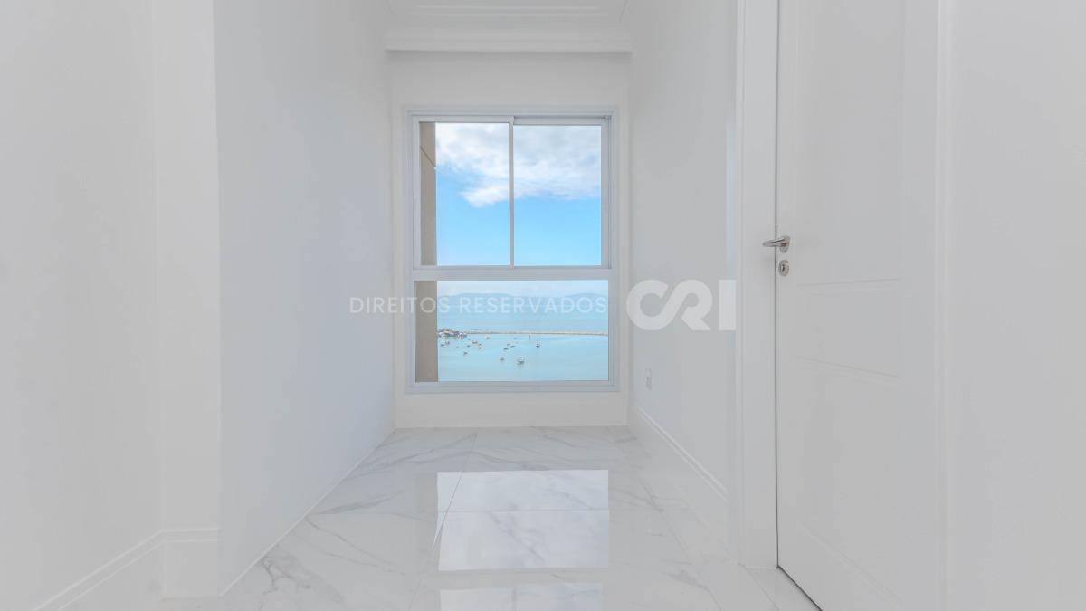 Apartamento com 4 suítes no Edifício Magnólia no Canto da Praia em Itapema