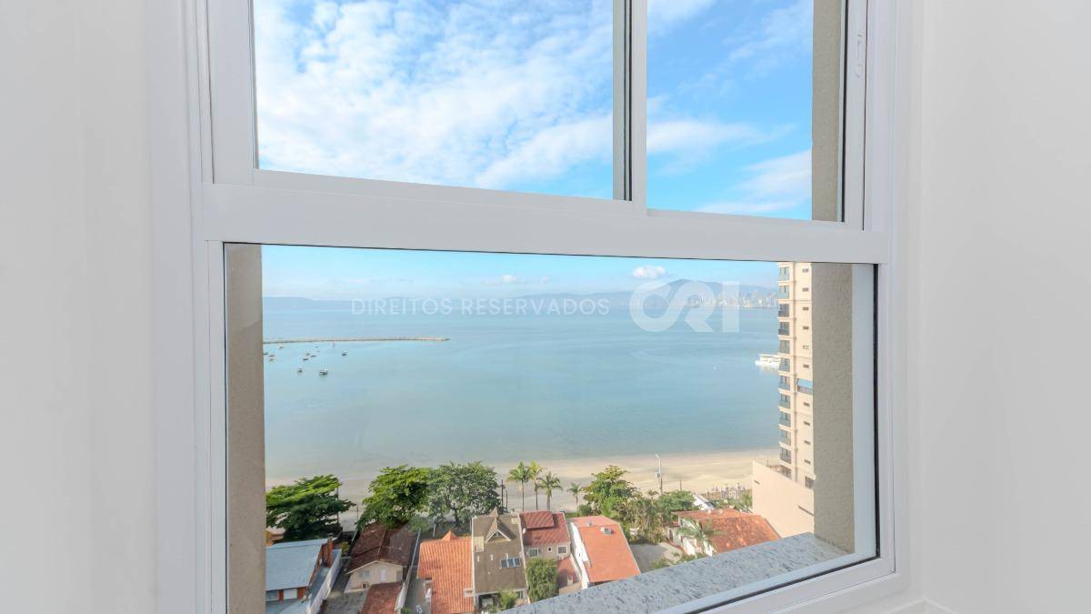 Apartamento com 4 suítes no Edifício Magnólia no Canto da Praia em Itapema