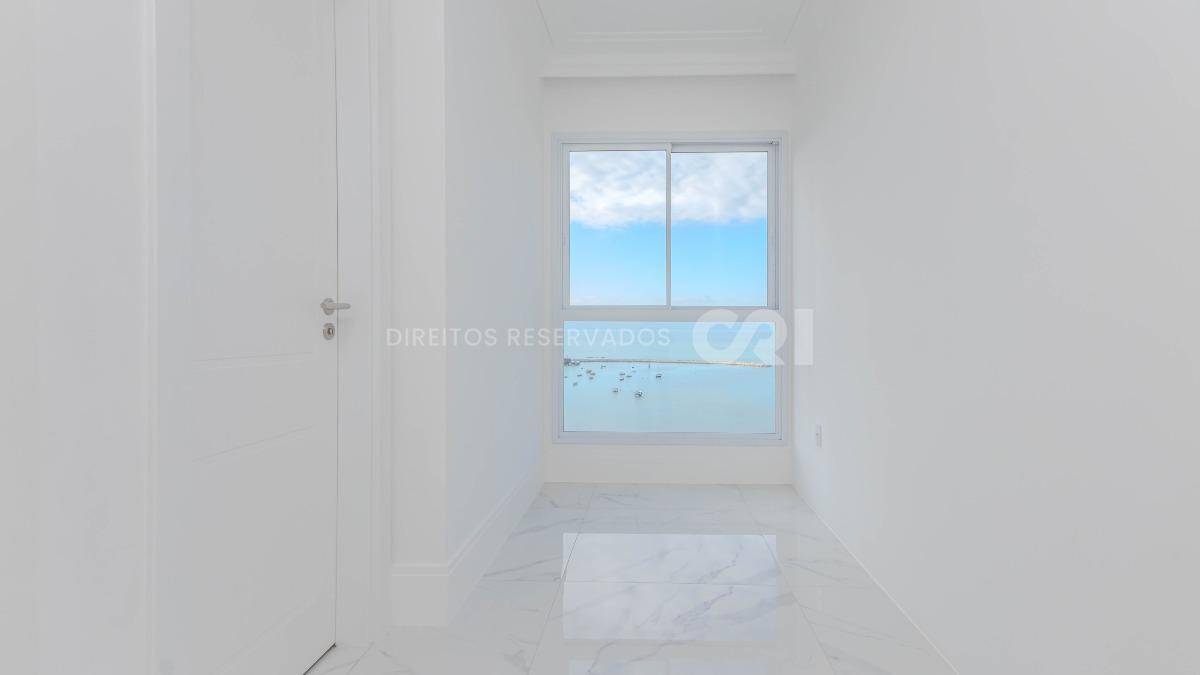 Apartamento com 4 suítes no Edifício Magnólia no Canto da Praia em Itapema