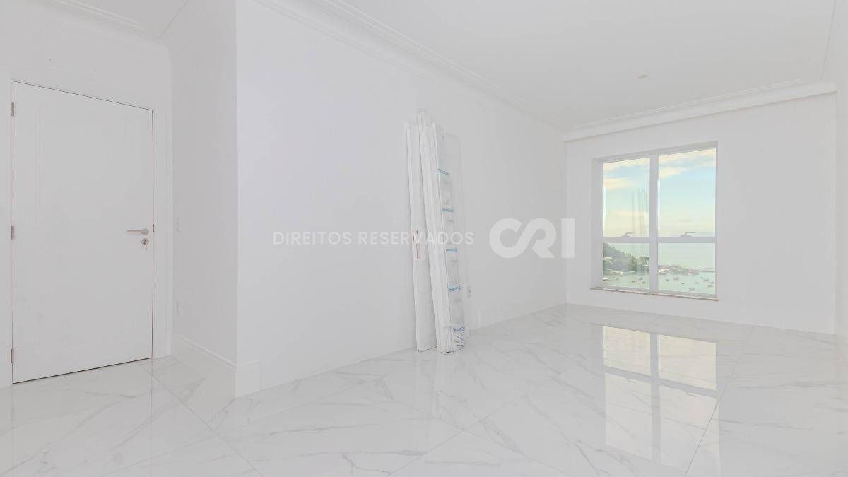 Apartamento com 4 suítes no Edifício Magnólia no Canto da Praia em Itapema
