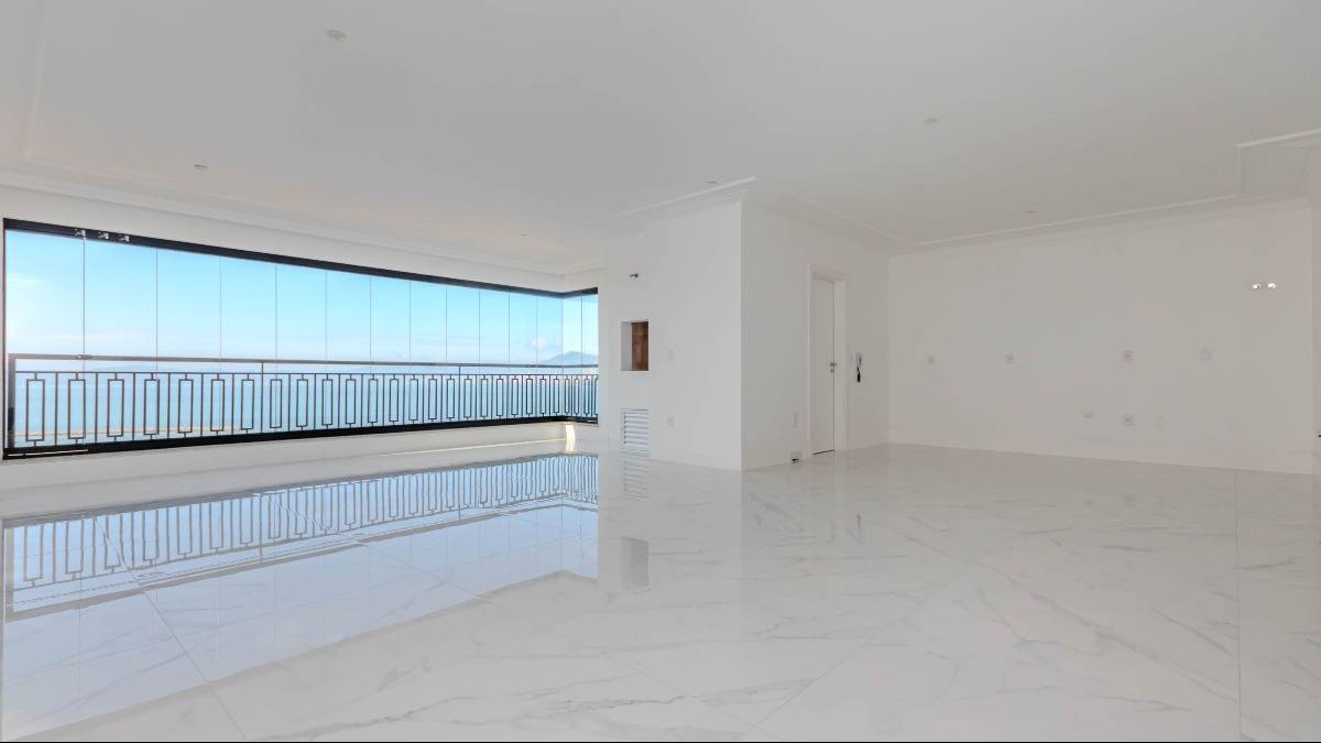Apartamento com 4 suítes no Edifício Magnólia no Canto da Praia em Itapema