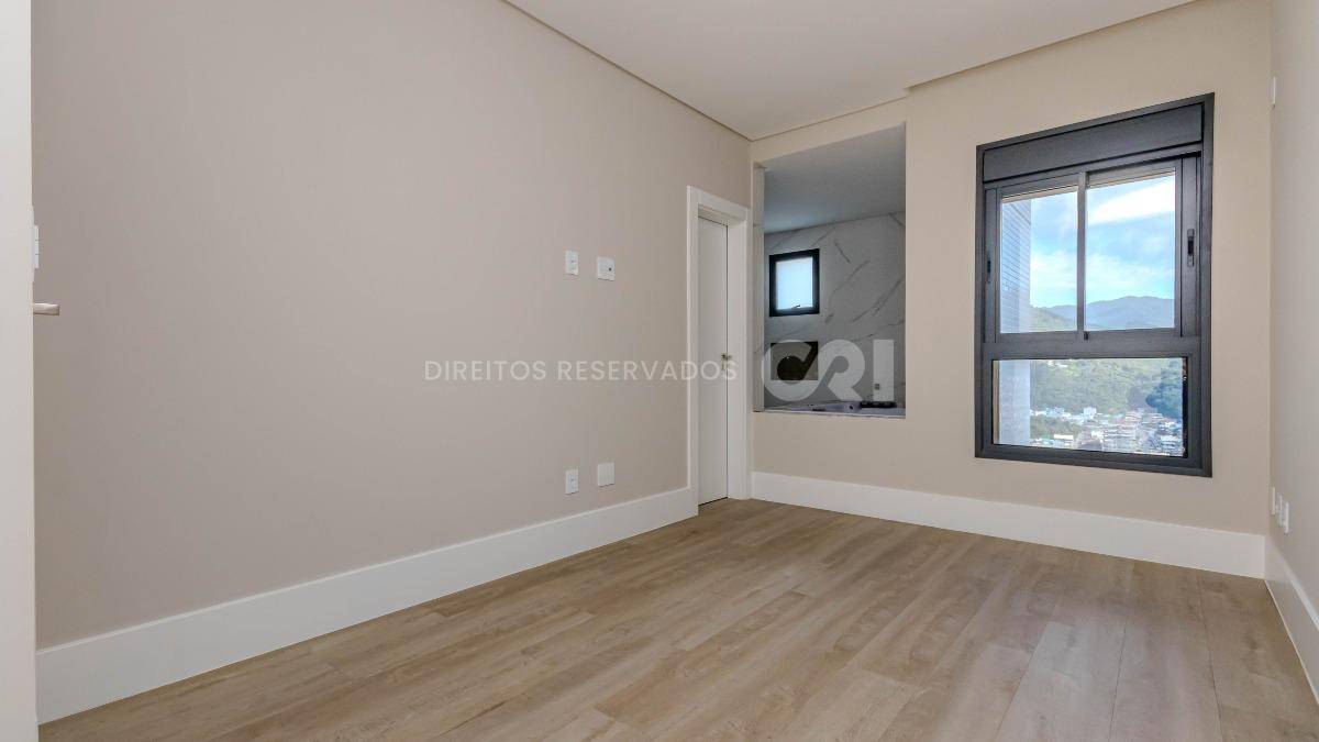Apartamento com 3 suítes no Edifício Grand Mirage no Centro em Itapema