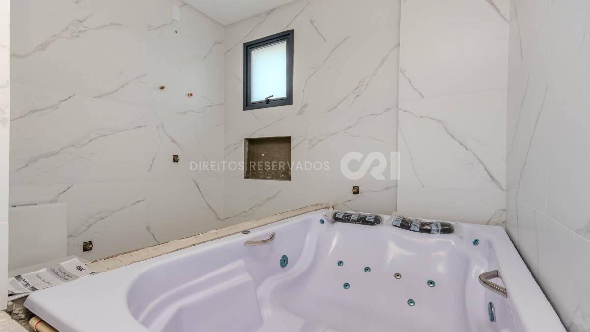 Apartamento com 3 suítes no Edifício Grand Mirage no Centro em Itapema
