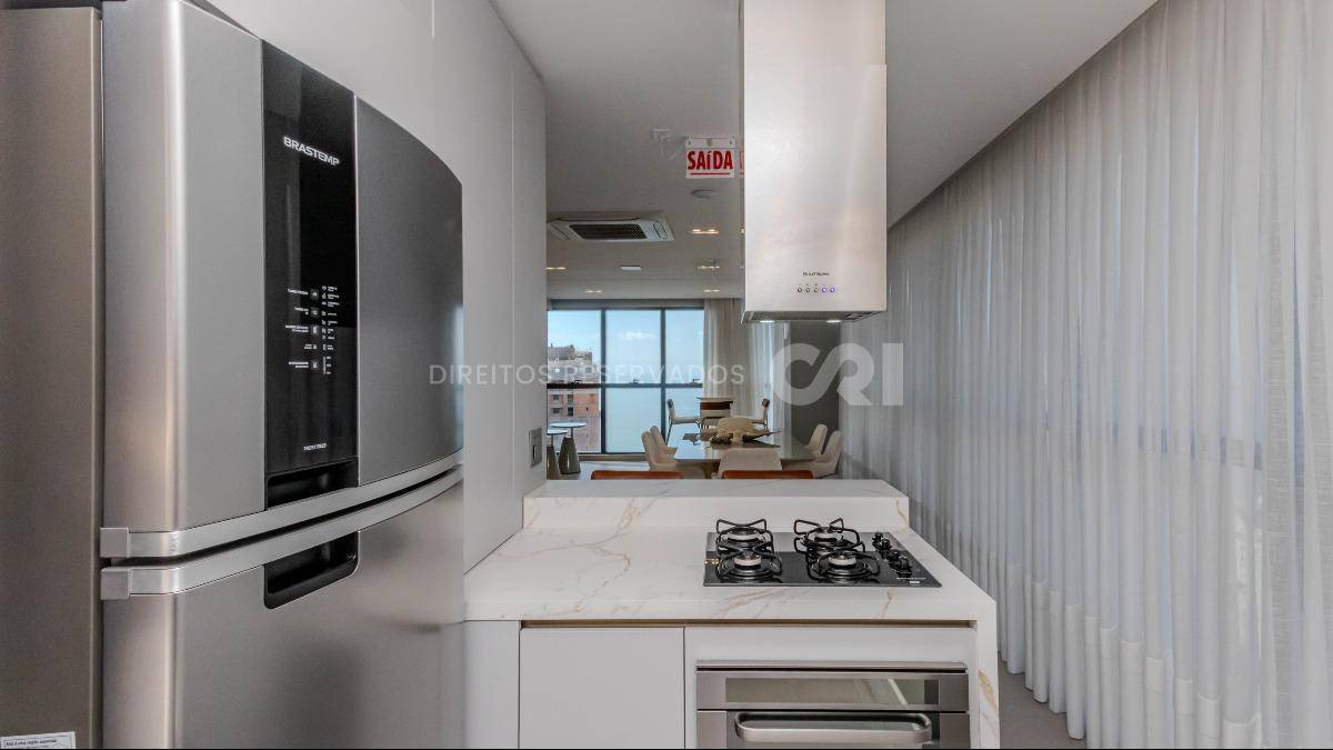 Apartamento com 3 suítes no Edifício Grand Mirage no Centro em Itapema