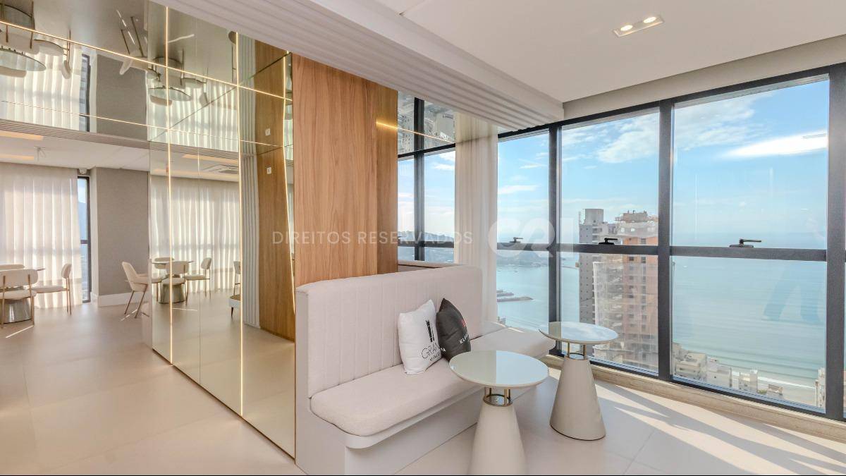 Apartamento com 3 suítes no Edifício Grand Mirage no Centro em Itapema