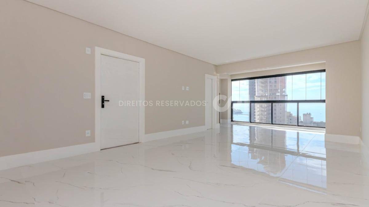 Apartamento com 3 suítes no Edifício Grand Mirage no Centro em Itapema
