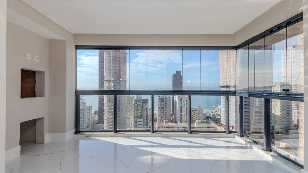 Apartamento com 3 suítes no Edifício Grand Mirage no Centro em Itapema