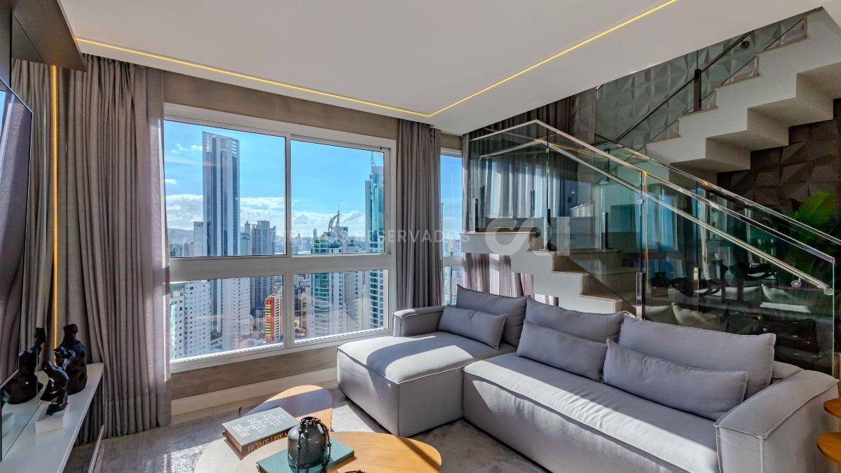 Cobertura duplex com 3 suítes no Hamptons Village no Centro de Balneário Camboriú