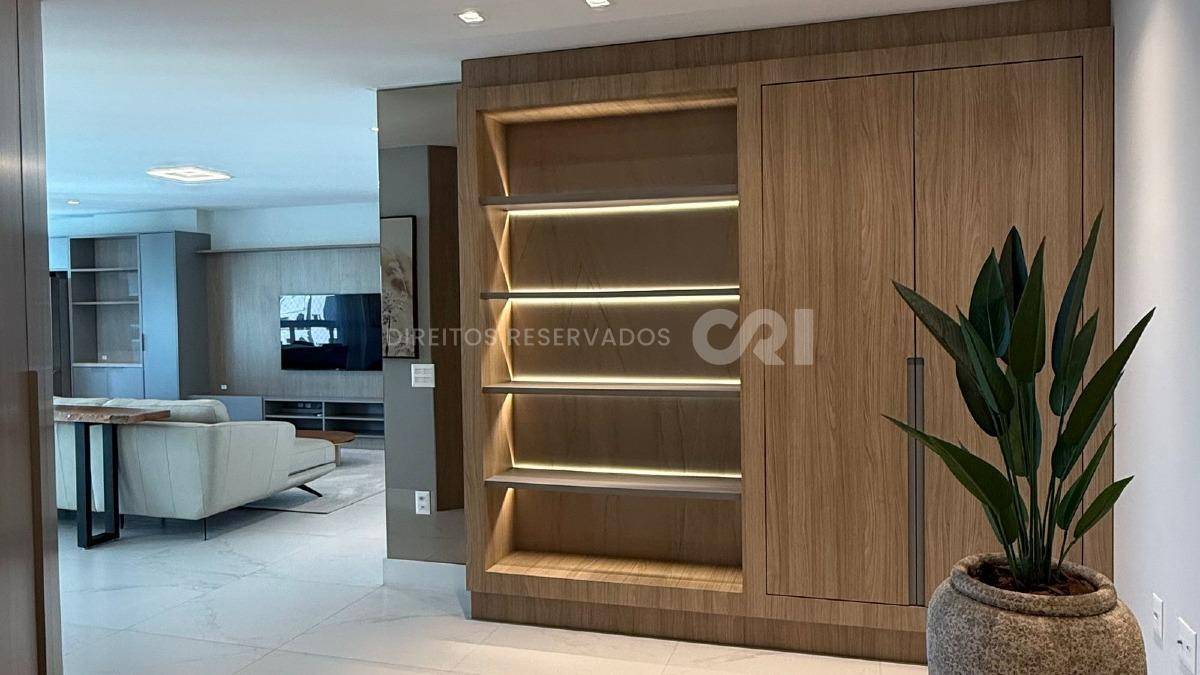 Apartamento com 3 suítes no Garden Square Residence na Meia Praia, Itapema