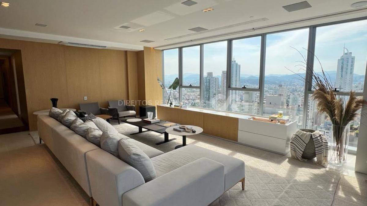 Apartamento com 3 suítes no Edifício Copenhagen na Barra Sul em Balneário Camboriú