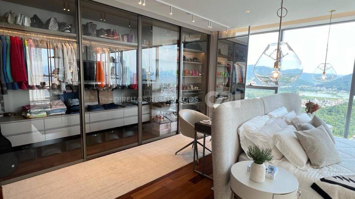 Apartamento com 3 suítes no Edifício Copenhagen na Barra Sul em Balneário Camboriú