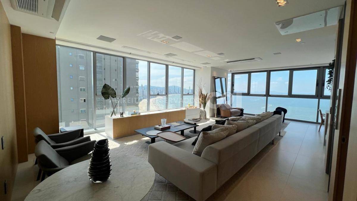 Apartamento com 3 suítes no Edifício Copenhagen na Barra Sul em Balneário Camboriú