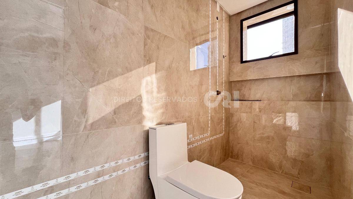 Apartamento com 4 Suítes no Residencial George VI no Canto da Praia em Itapema